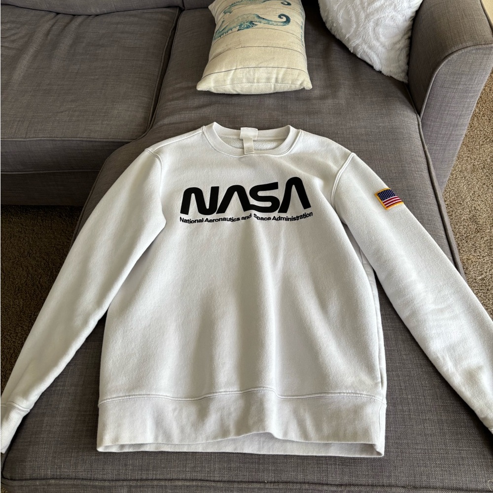 H and M White Men's Crewneck